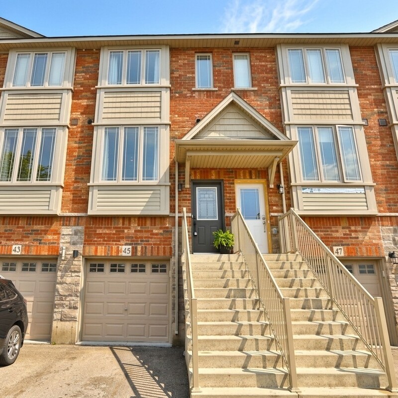 BEAUTIFULLY MAINTAINED TOWNHOME FOR LEASE IN WINONA!